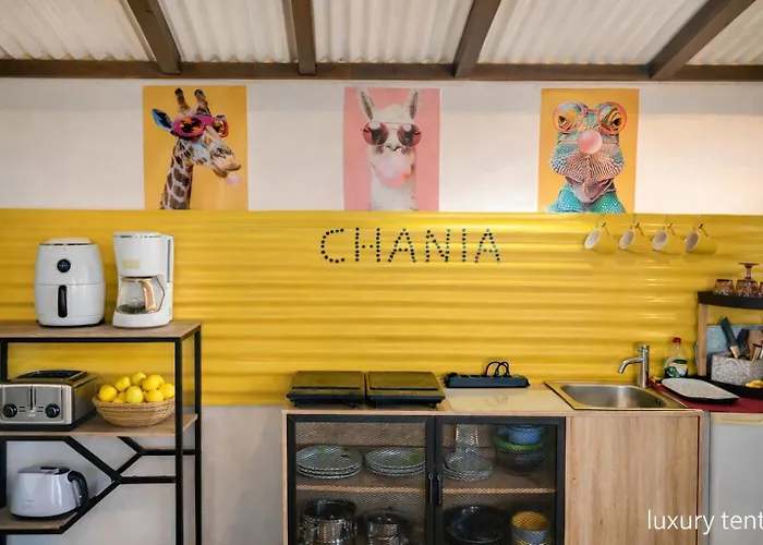 Semesterbostad Dream Tiny House & Luxury Tent, 6 Km From Center Chania